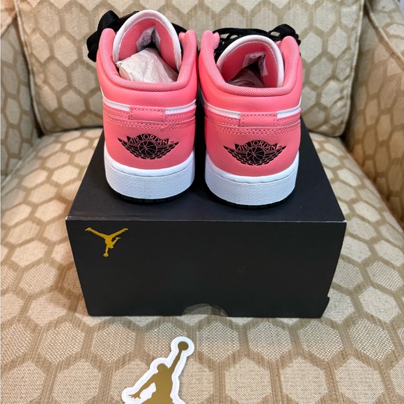 Jordan AJ 1 Low - Size 6.5Y // 8W - Picture 4 of 7